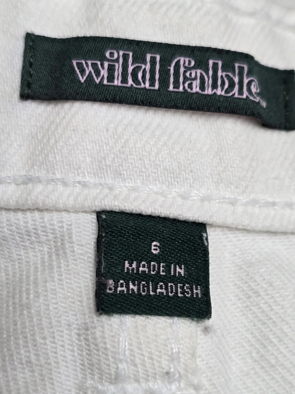 Wild Fable White Denim Shorts Women’s 6 High Rise Distressed Raw Hem